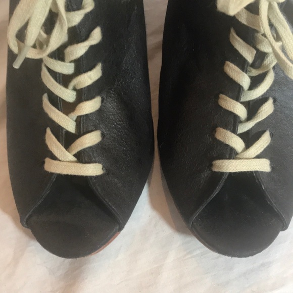 “FEUD BRITANNIA” “Marianne” Wedge Lace Up Shoe. - Picture 3 of 12